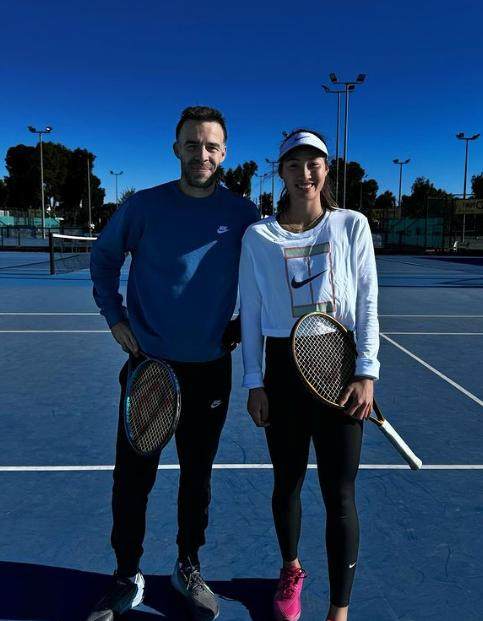 开云注册网址-郑钦文和功勋教练复合！2023三人换帅大戏落下帷幕